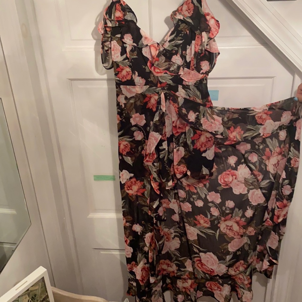 Long dress. Flower print. Shorts underneath